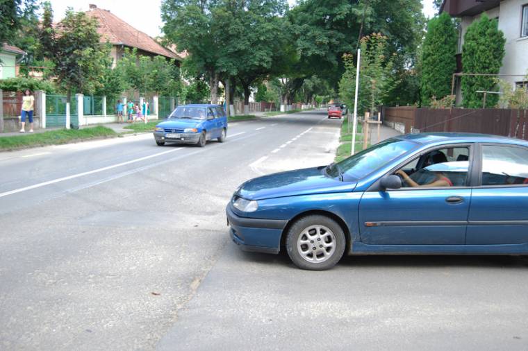 Balesetveszélyes útkereszteződés Szombatfalván