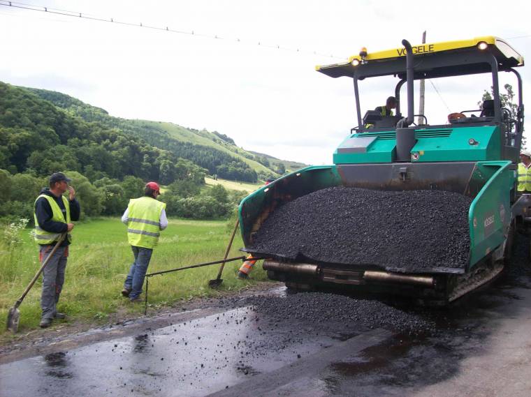 Aszfaltoznak Gagy mellett