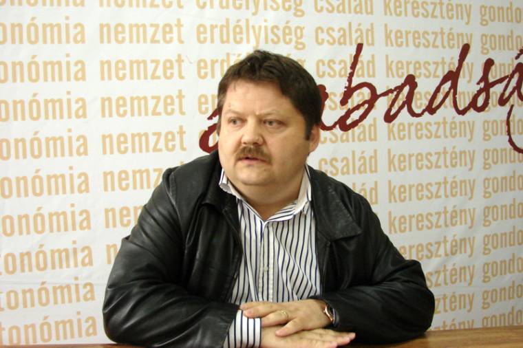 Szász Jenő: „A helyi tanács támogathatná a közalkalmazottakat”