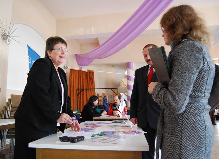 Többnyire varrónőket keresnek