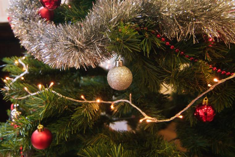 Hagyományostól az eredetiig: udvarhelyiek karácsonyfadíszítő szokásai