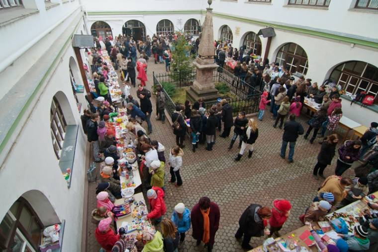 Karácsonyi vásár a Refiben
