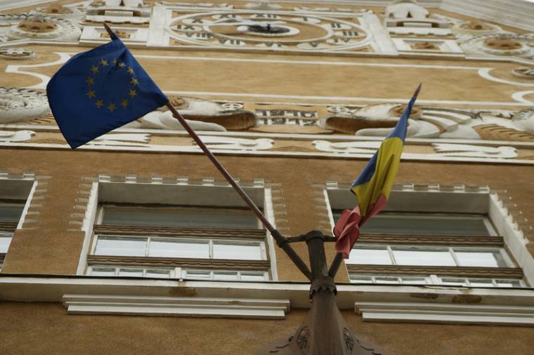 Visszavezetnék a himnuszéneklést