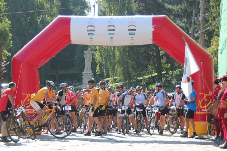 Harangszóra rajtolt a Határon-Túra