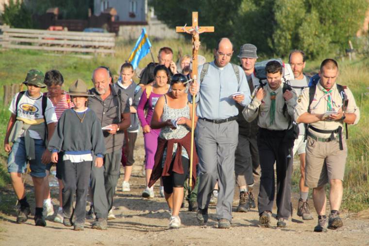 Püspökkel gyalogoltunk a Mária Úton