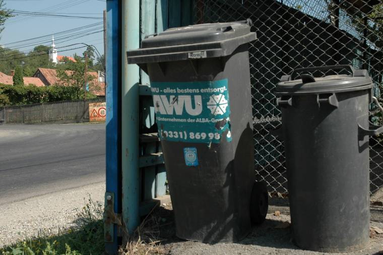 Folytatódik a szemétháború