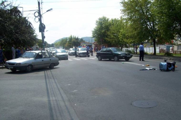 Anyukát és kisgyerekét ütötték el az átjárón