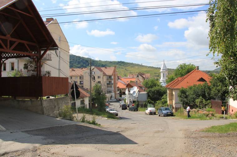 Aszfaltút a Cserehátra, úszik a kerékpárút