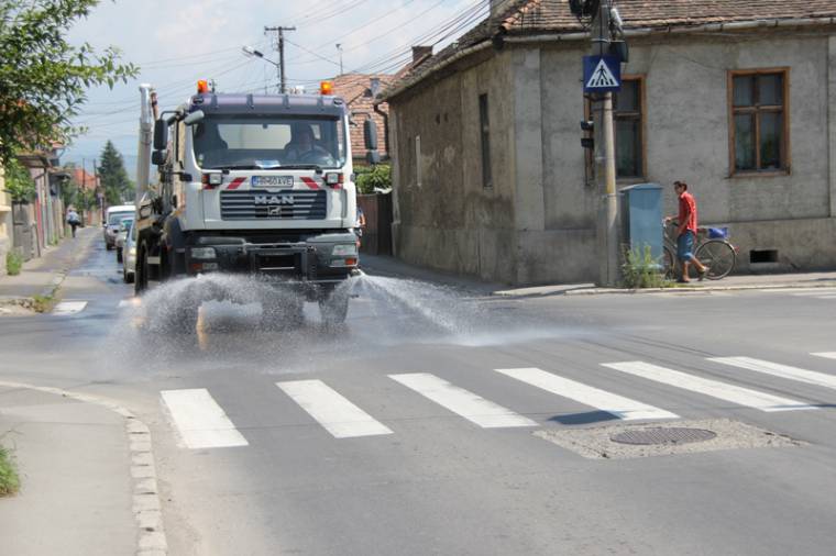 Kánikula – gyakori útlocsolás, óvintézkedések, zsúfolt strandok