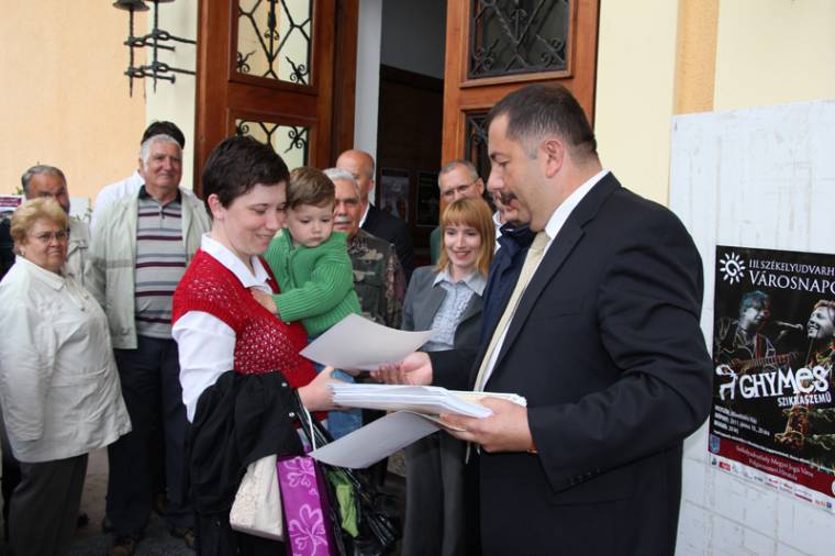 Fogadj örökbe, most és mindörökre!