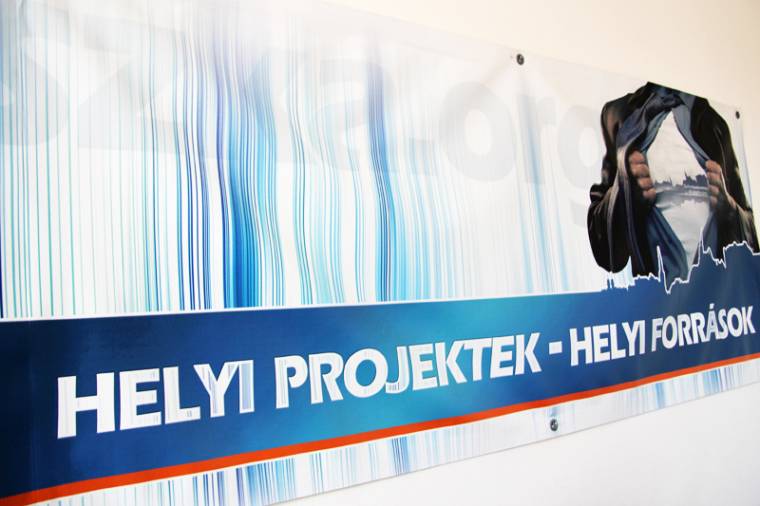 Mondd el, hisz rólad (is) szól, érted (is) van!