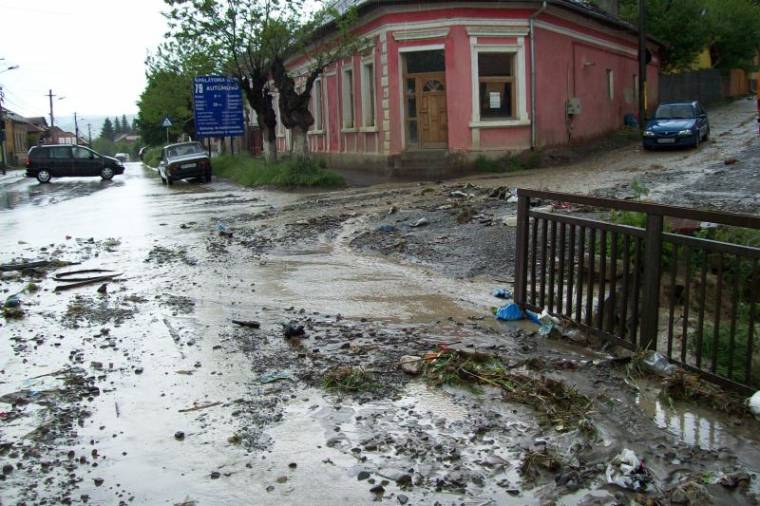 Hirtelen lezúduló eső okozott problémákat Udvarhelyen