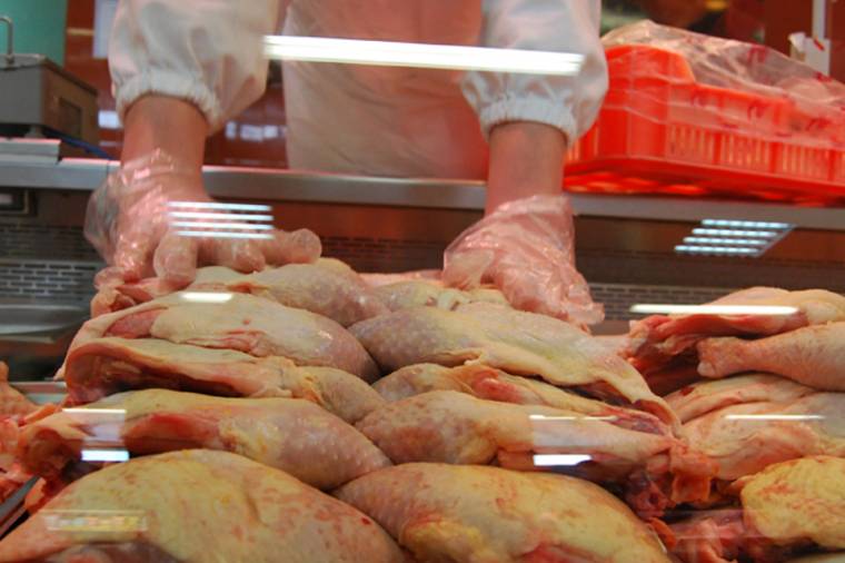 Két tonna húst és hústerméket koboztak el Háromszéken