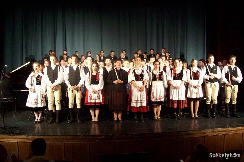 &bullet;  Fotó: Antalfi József