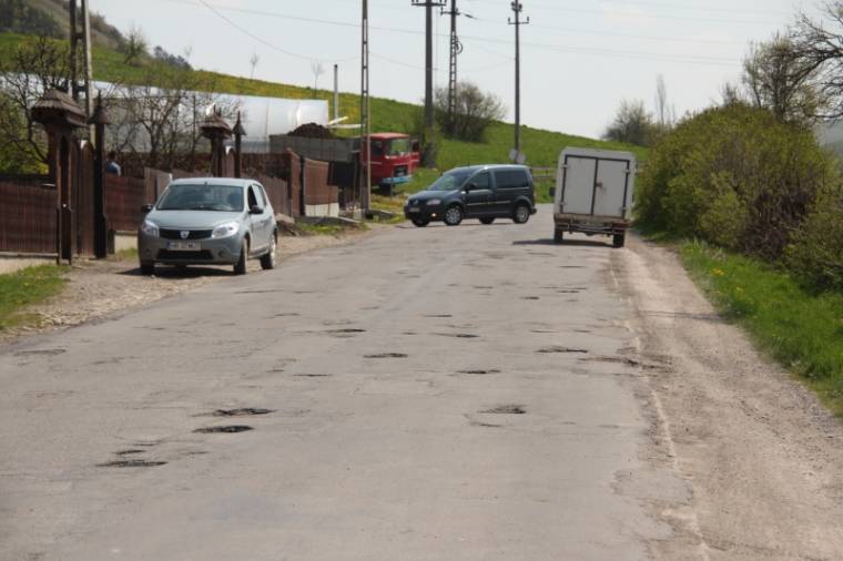 Szerdán kezdik a Boldogfalva–Kénos közti útszakasz javítását