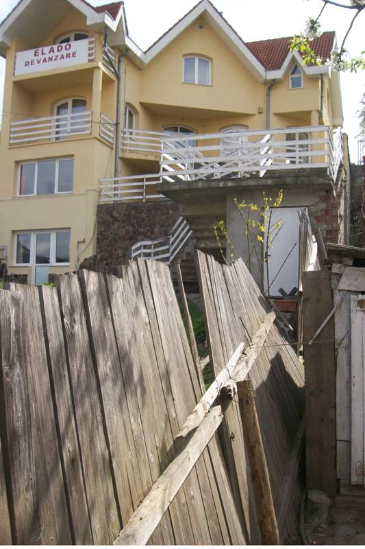 Ki kell megjavítsa a kerítést?