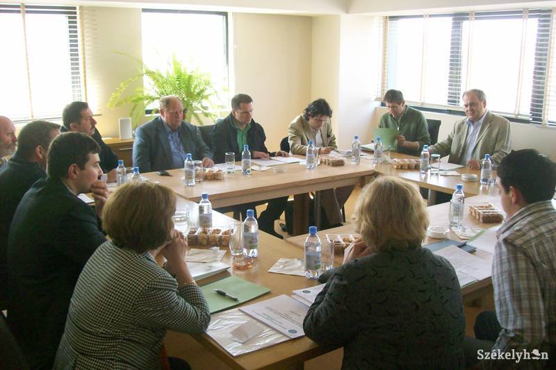 &bullet;  Fotó: Antalfi József