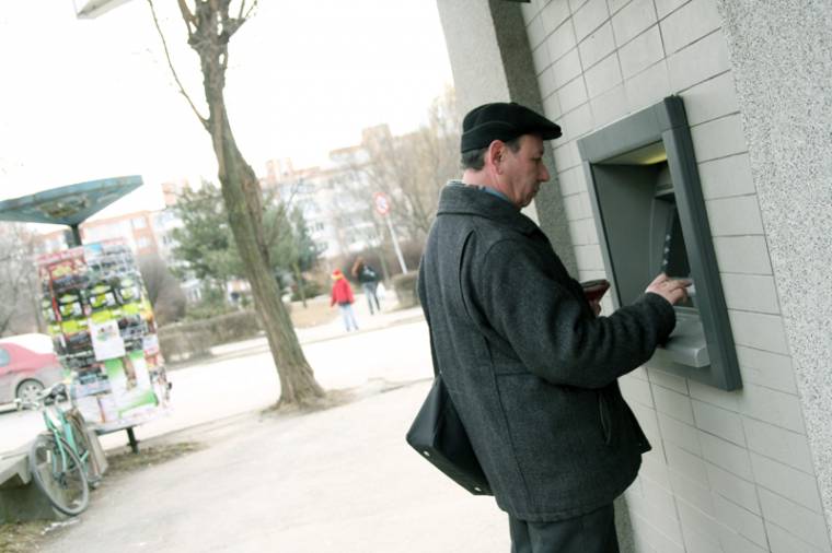Jövő évtől kaphatják meg 2008-as béremeléseiket