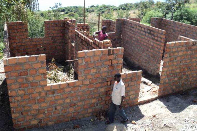 Tízezer tégla egy iskola megépítéséért