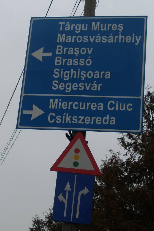 Udvarhely: irányjelző táblákat szereltek