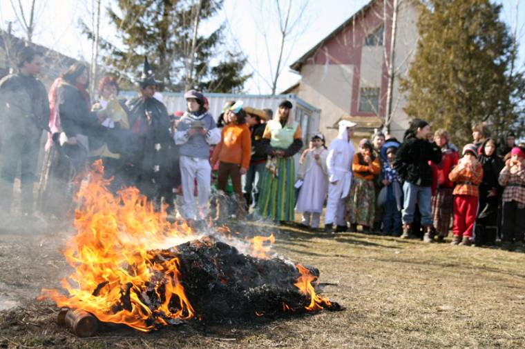 Temetés vagy lakodalom?