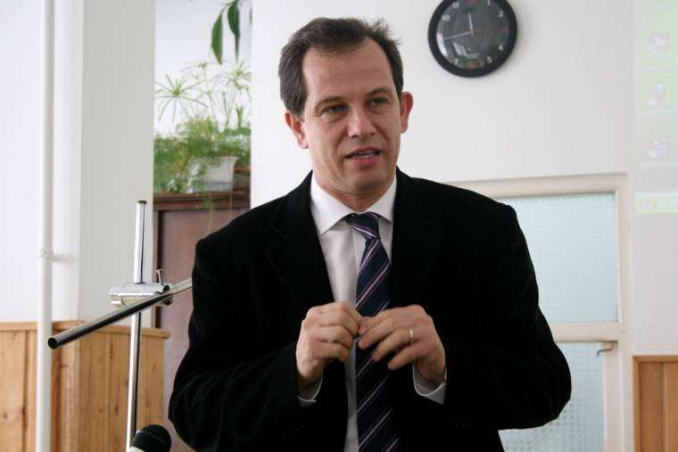Sógor Csaba az udvarhelyi Református Diákotthonban