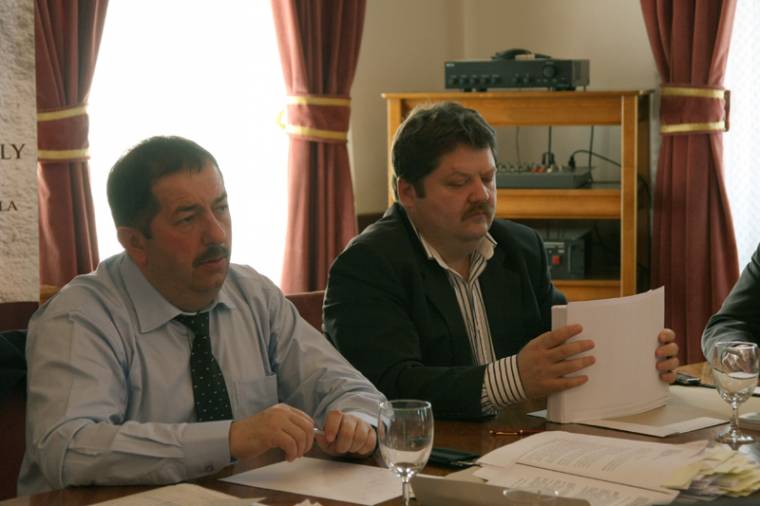 Halasztás az első tárgyalás eredménye