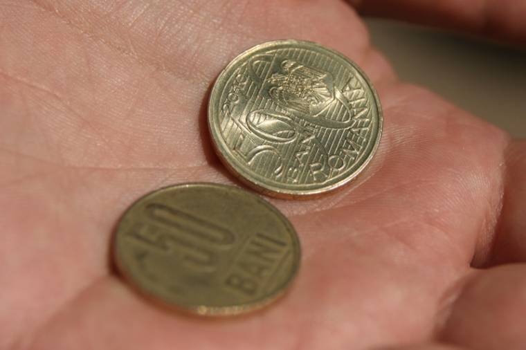 Új pénzérmék és hamis bankjegyek