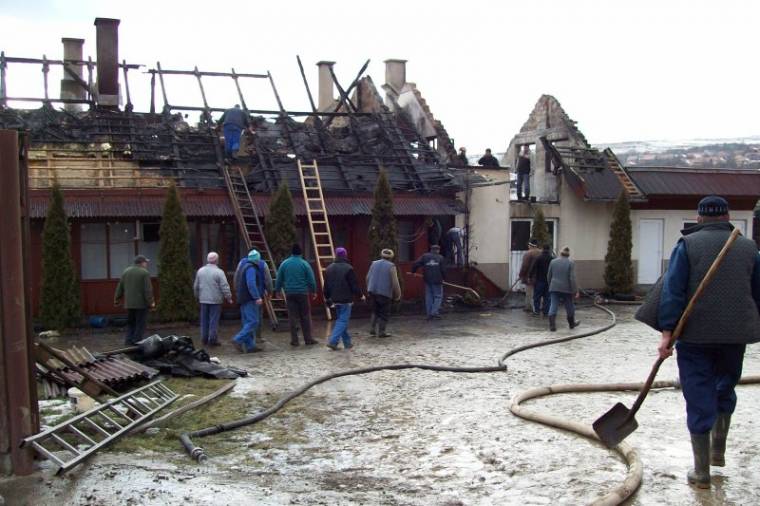 Leégett az oroszhegyi pékség tetőszerkezete