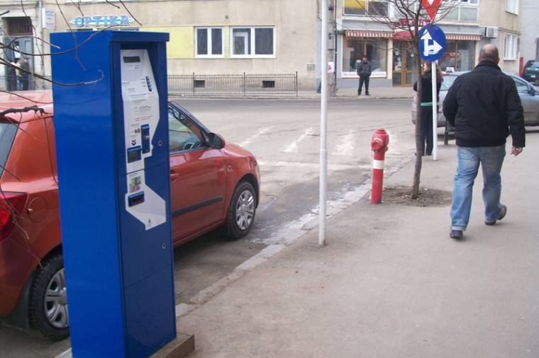 Keddtől fizetéses parkolás