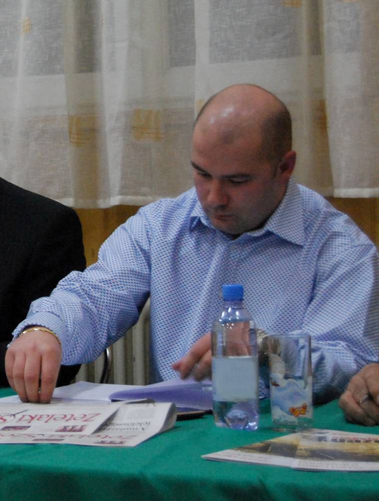 Elég a cirkuszból, kenyérből kell több!