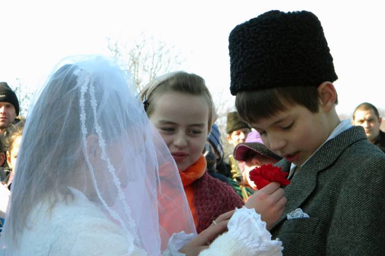 Kösse szívét a menyasszony szívéhez!