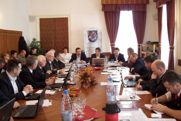 Nem döntenek a közalkalmazottak ügyében