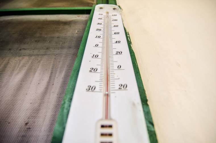 Az ilyenkor megszokottnál hűvösebb, szeles időjárással rúgja ránk az ajtót a hosszú hétvége