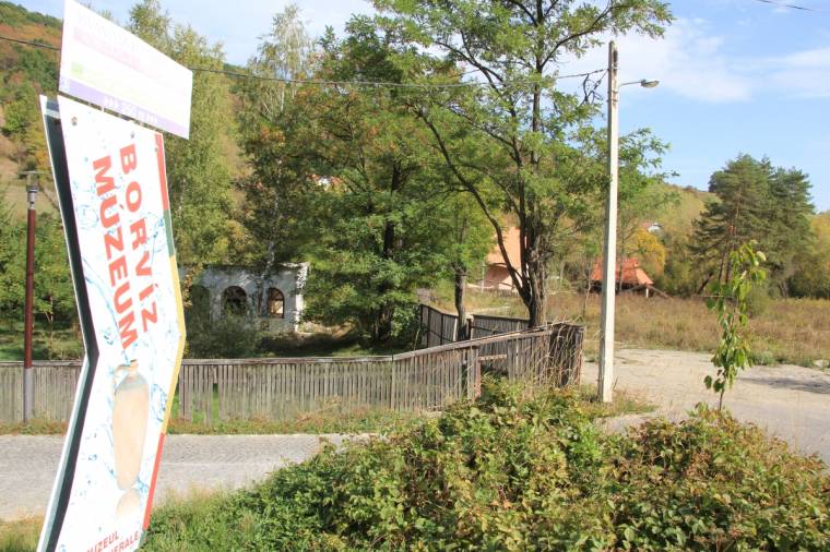 Térrendezésre vár a borvízmúzeum