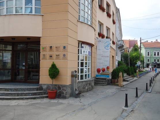 Ingyenes helyek az őszi felvételin a MÜTF Oktatási Központban