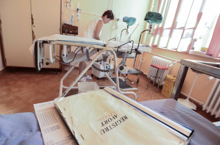 Félezer kiskorú jelentkezett magzatelhajtásra