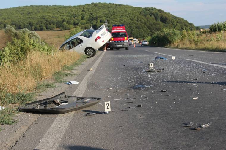 Felborult egy jármű Fenyéd mellett