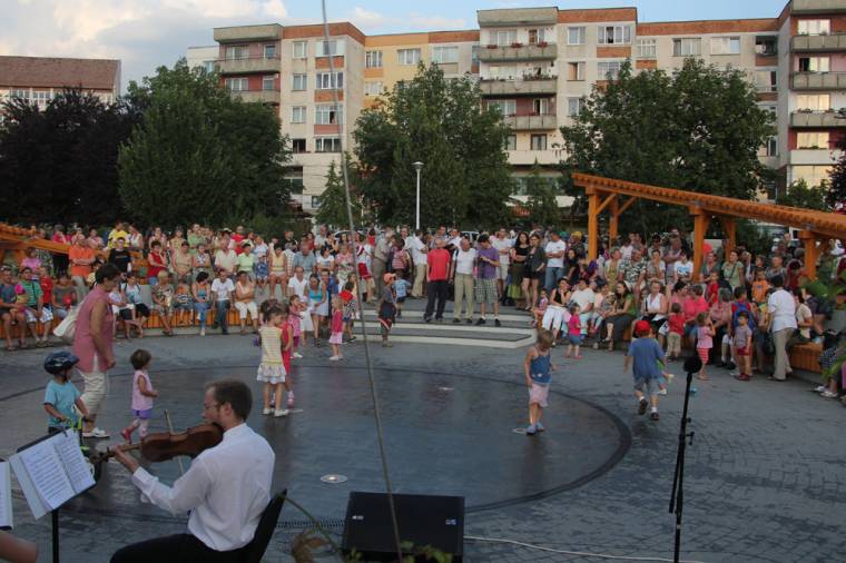 Átadták a Bethlen-negyedi park szökőkútját