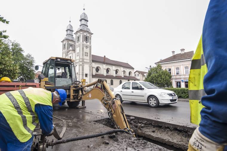 Csőtörés Székelyudvarhely központjában