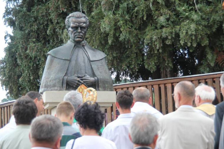 Emlékjelek Hajdó István atya halálévfordulóján