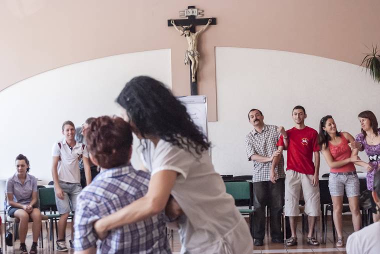 A kinesztetika csíráját ültetné el Udvarhelyen is  a Caritas