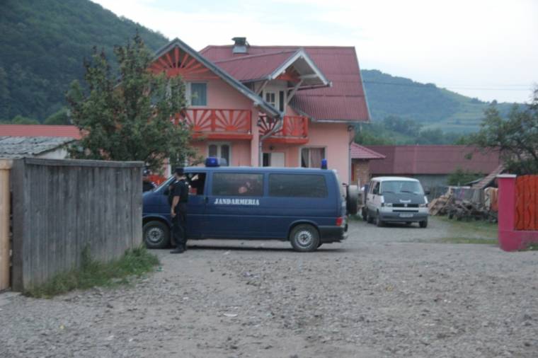 Rátámadtak a rendőrökre Parajdon