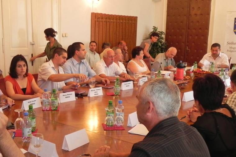 Kiosztották az első 22 csereháti szociális lakást