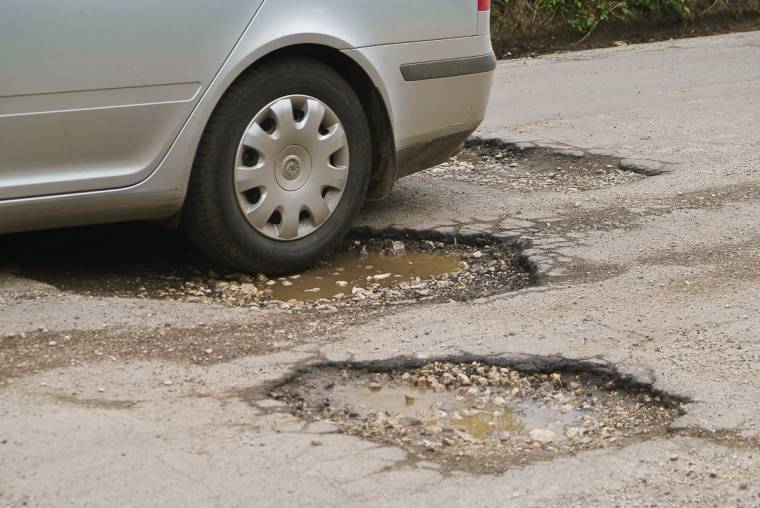 Önerőből aszfaltoznak Udvarhelyszéken
