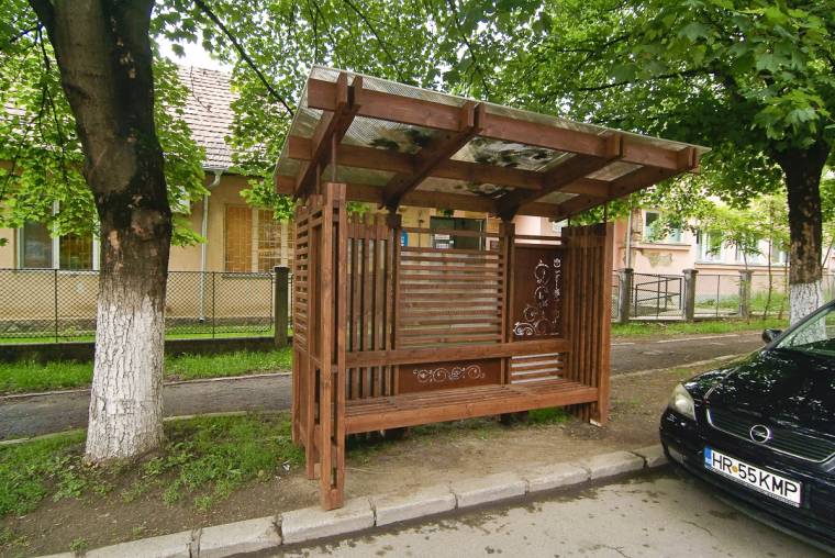 Új buszmegállókat helyeznek ki Udvarhelyen