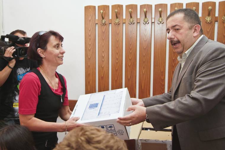 Orvosi műszereket kaptak a háziorvosok