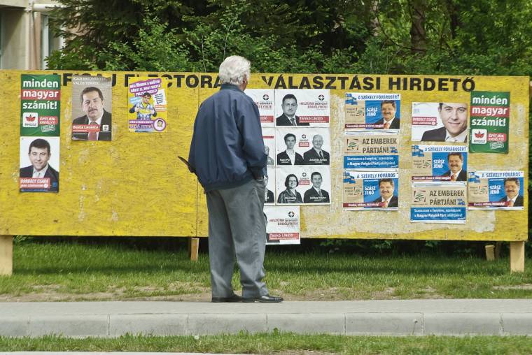 Az RMDSZ cáfolja, hogy köze lenne a plakáttépkedéshez