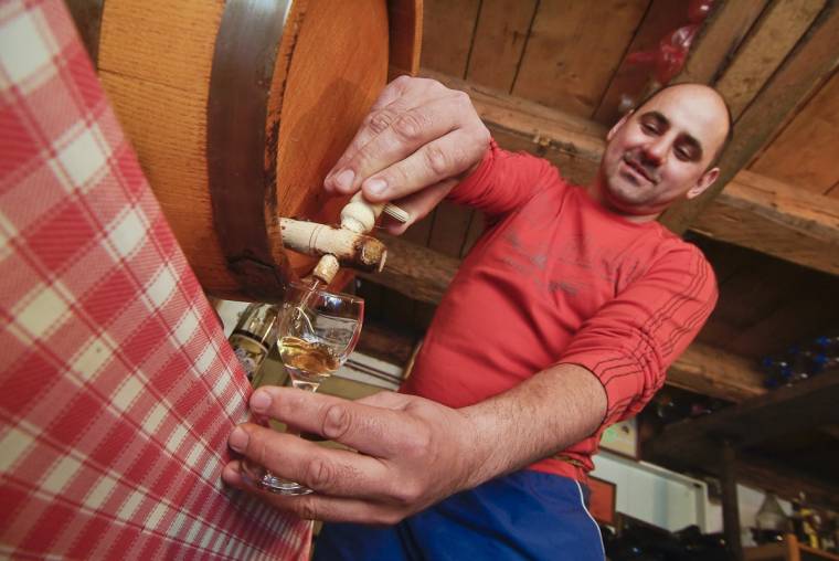 Újabb teher a pálinkafőzők vállán