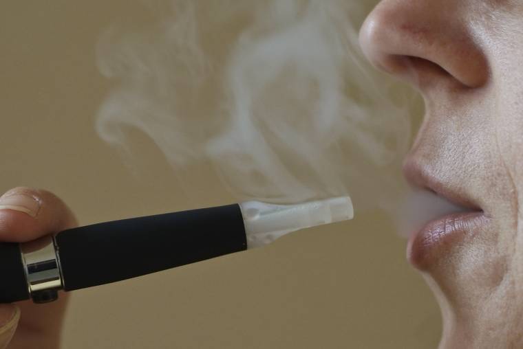 Első házként elutasította a szenátus az elektronikus cigaretták zárt közterekben való betiltását célzó javaslatot